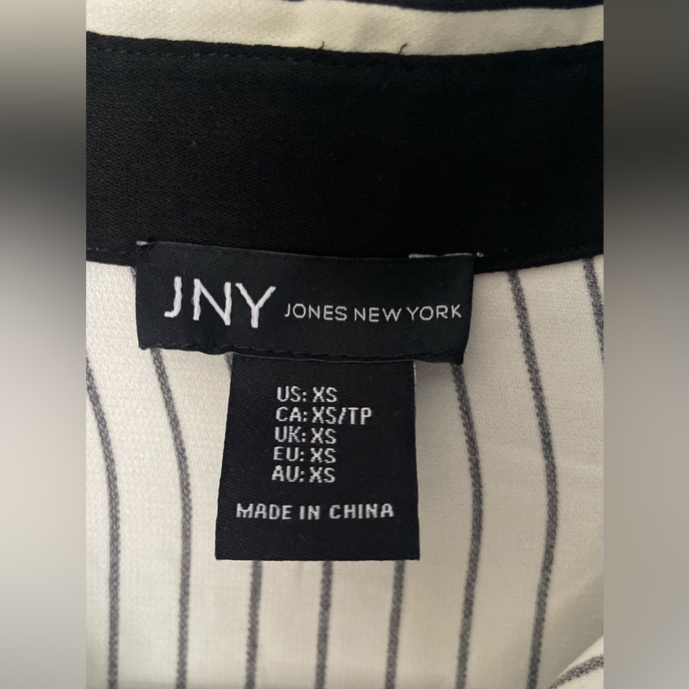 JNY Jones New York, Women's black and white blouse size XS - Picture 6 of 6